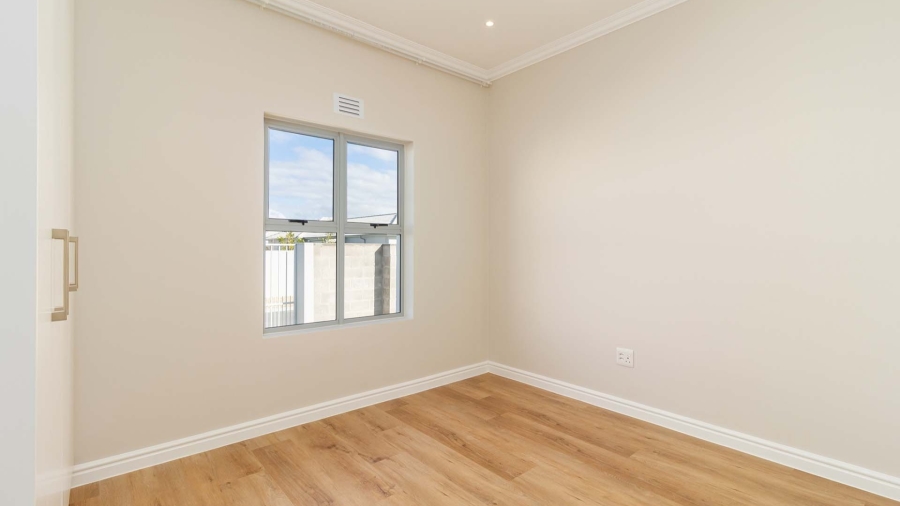 4 Bedroom Property for Sale in Sunningdale Western Cape